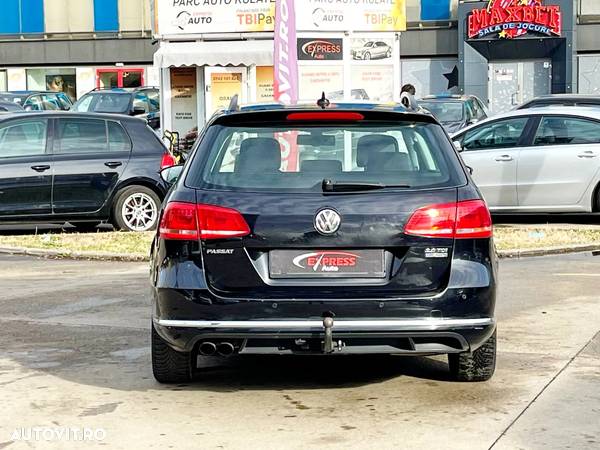 Volkswagen Passat Variant 2.0 TDI Blue TDI DSG Comfortline - 13