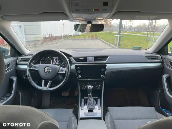 Skoda Superb 2.0 TDI Ambition DSG - 11