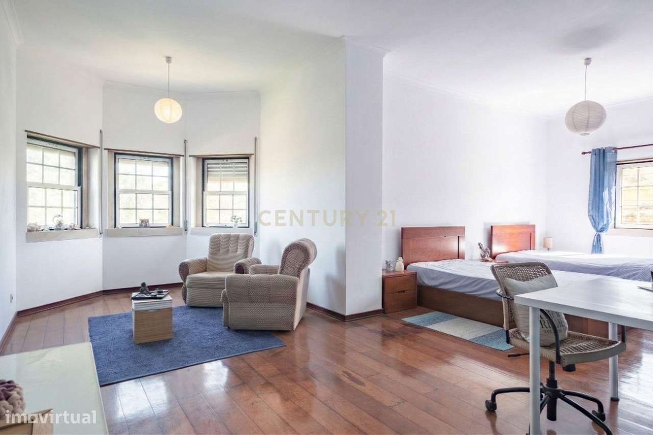 Moradia rodeada pelo campo-19