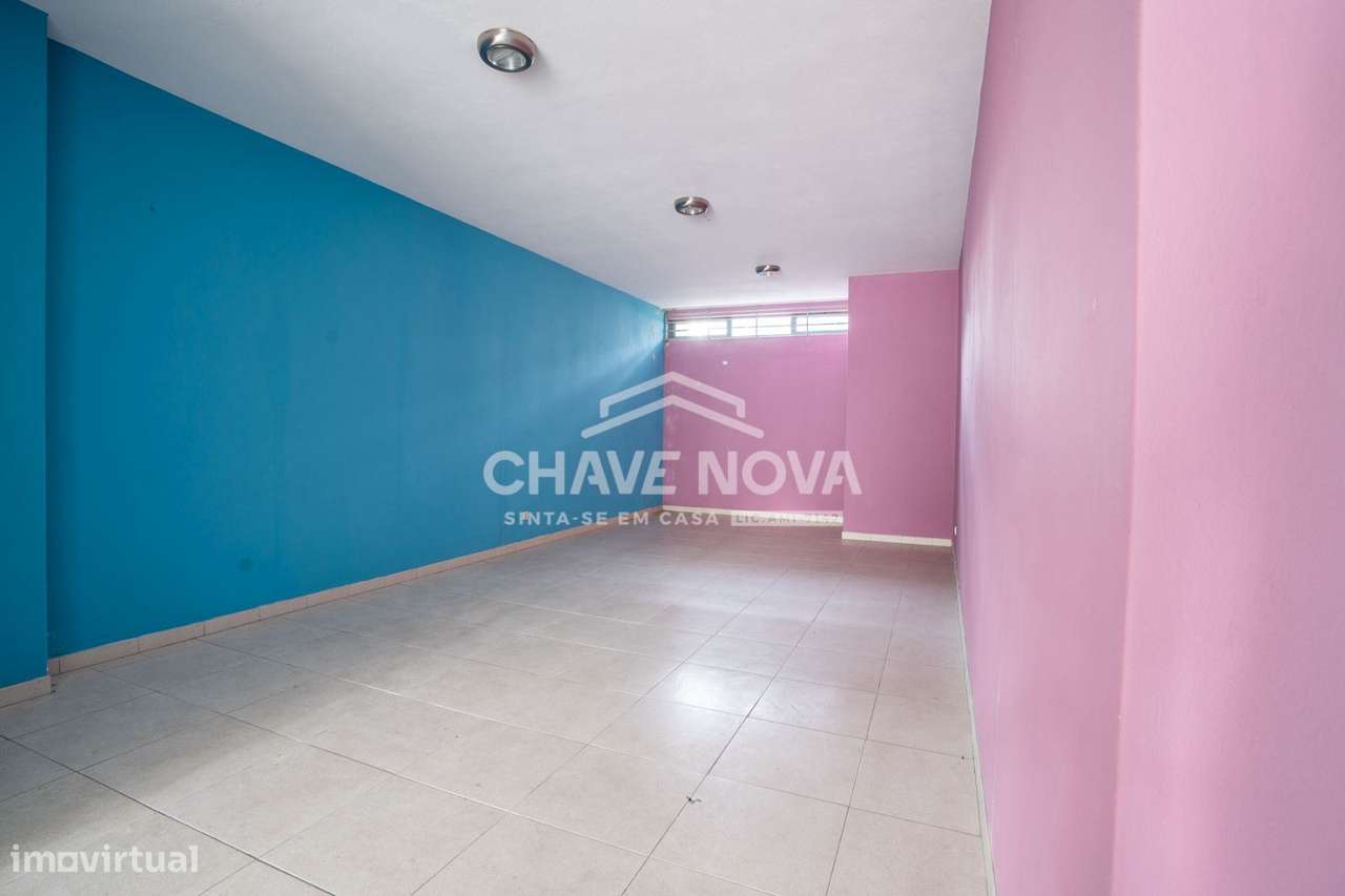 Loja comercial c/ Lugar de Garagem no centro de Sandim - Grande imagem: 5/11