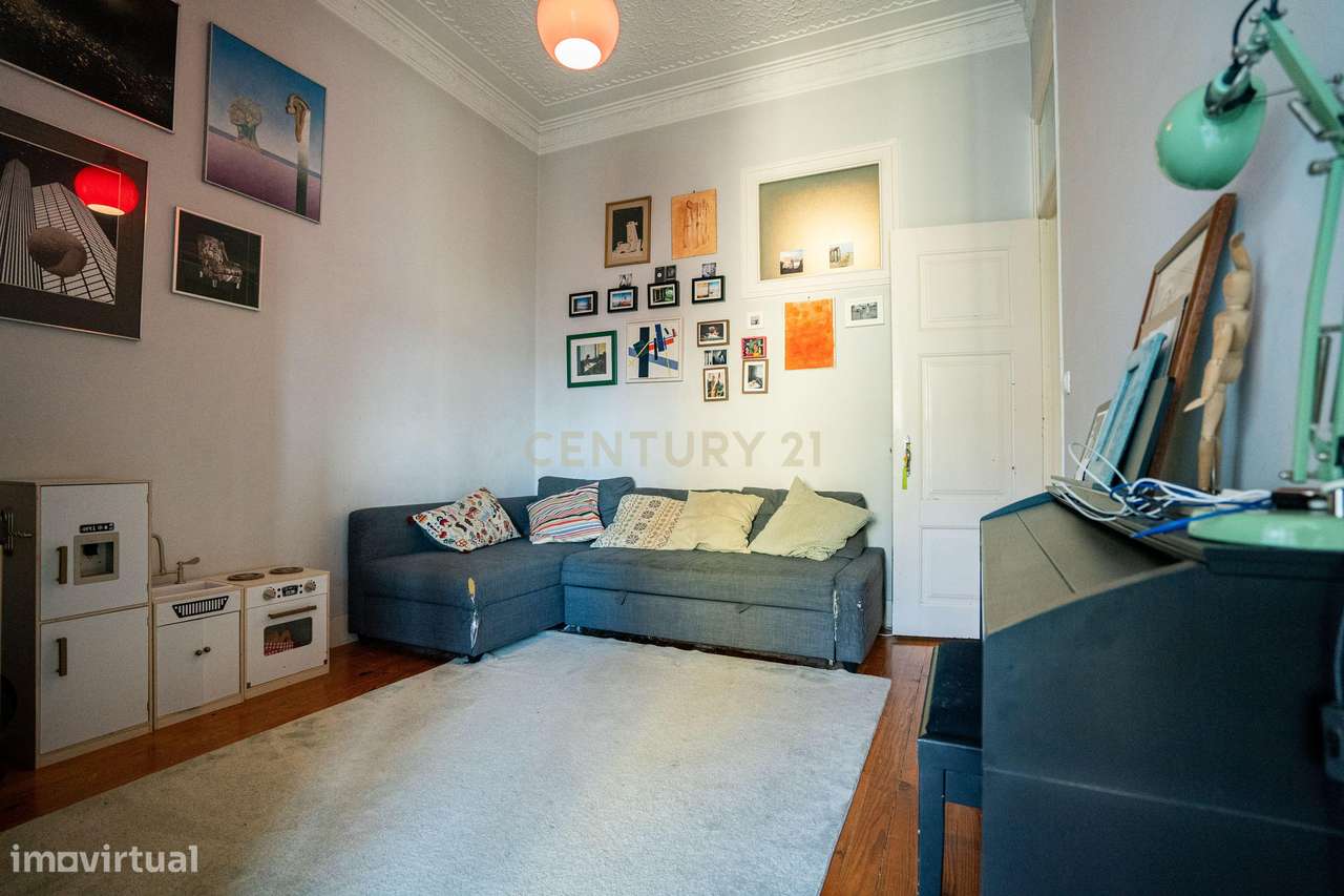 Apartamento T3, em São Vicente, com Pé Direito Alto e Tetos Trabalhado-14