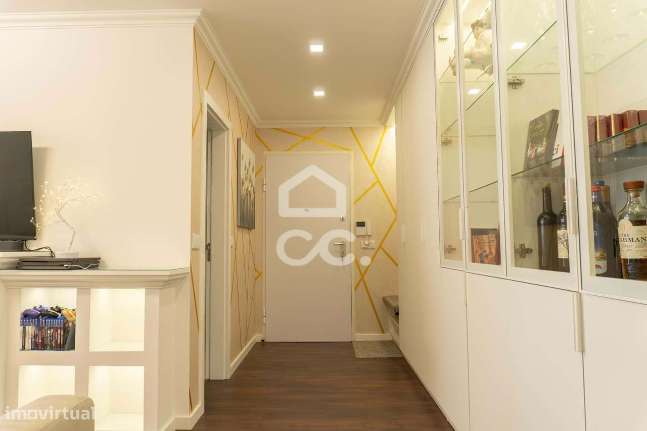 Apartamento T2  Renovado Alfornelos/ Metro-13