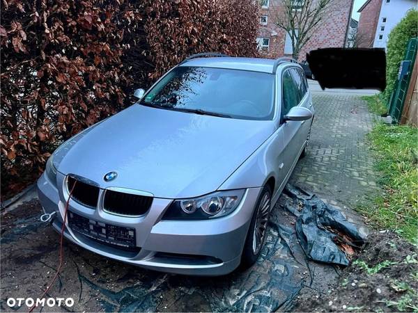 BMW Seria 3 318d DPF Touring - 1