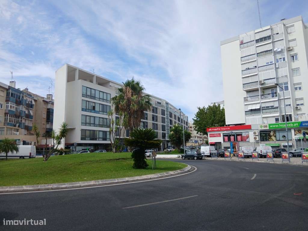 T2 renovado em Odivelas, Lisboa-20