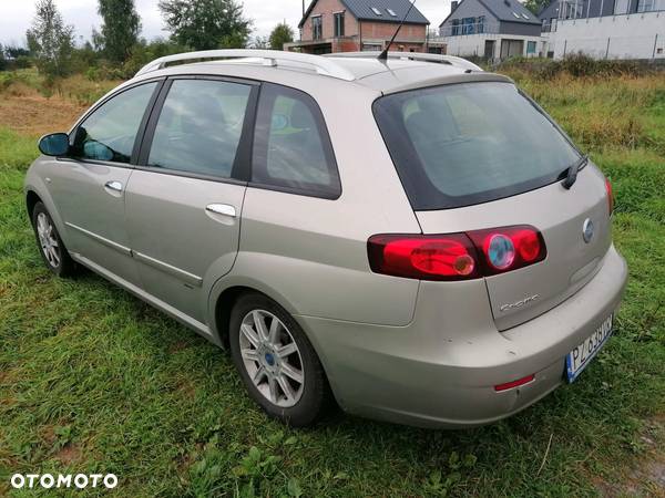 Fiat Croma 2.2 16V Emotion - 1