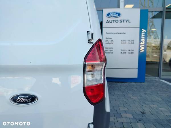 Ford Transit Courier - 26