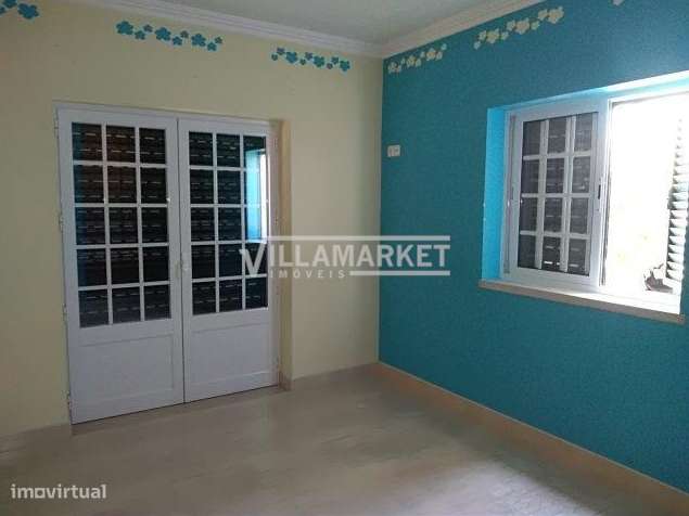 Moradia V3 da banca situada na Urbanização Quinta Vale Verde em Benave-16