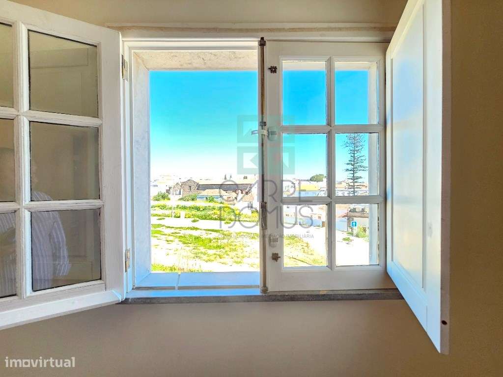 Apartamento T2 com 124,64m2, parqueamento para 2 viaturas, no centr...-12