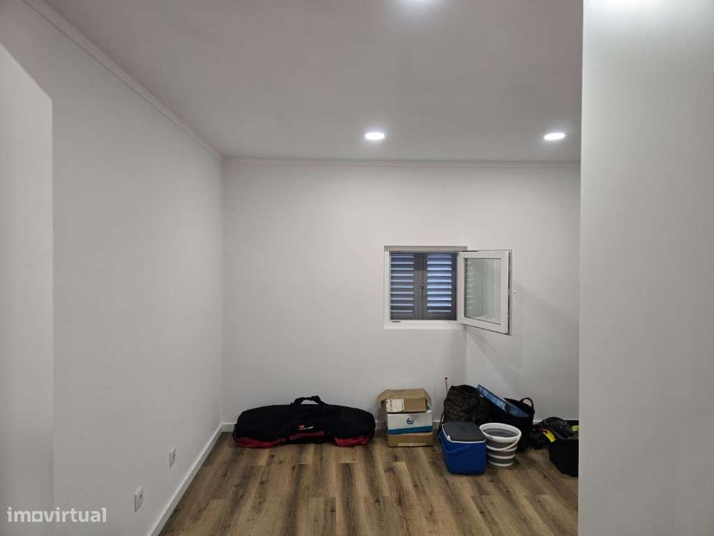 Simpática Moradia Térrea T2 com Piscina - Totalmente Remodelada-17