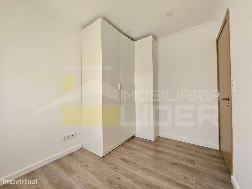 Oferta de Verão oferecemos a escritura 
Excelente Apartamento T3 m...-16