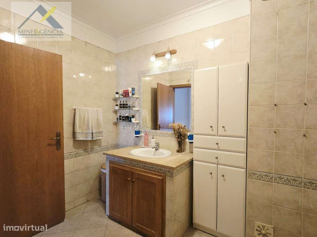 Apartamento T3 com terraço e garagem no Bairro Dias em Setúbal-21