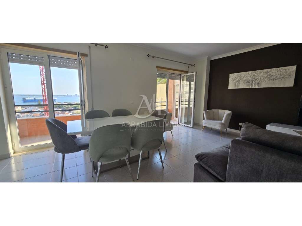 Apartamento T3 com otimas áreas a 5 minutos da Avenida Luisa Todi-8