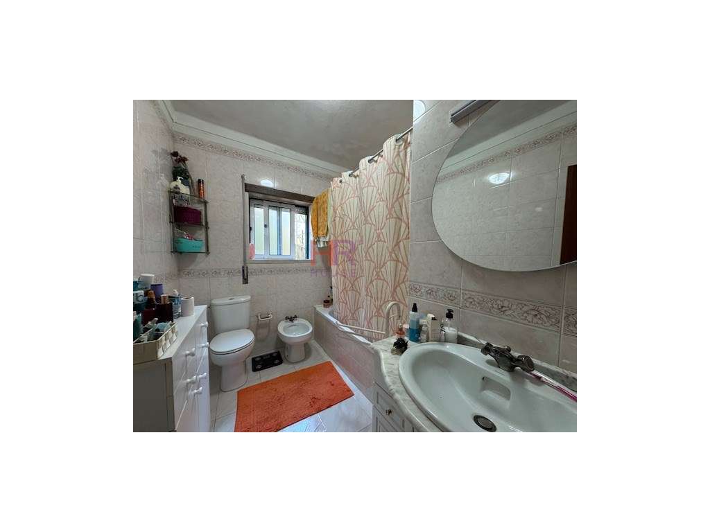 VENDE-SE MORADIA T4+1 COM PISCINA AQUECIDA E GARAGEM.-21