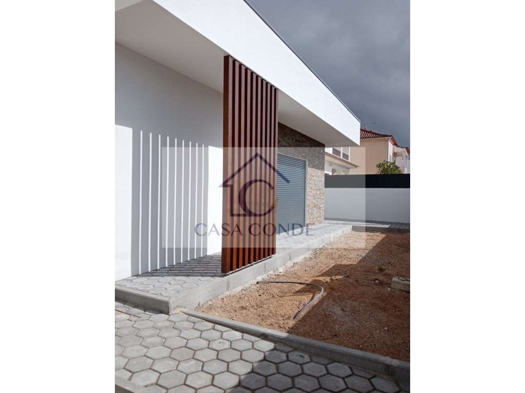Moradia Isolada T4 Nova em Fernão Ferro - Acabamentos de Luxo-22