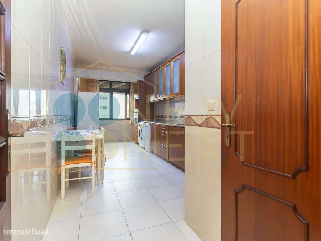 Apartamento T3 com elevador e parqueamento, junto ao Hospital-13