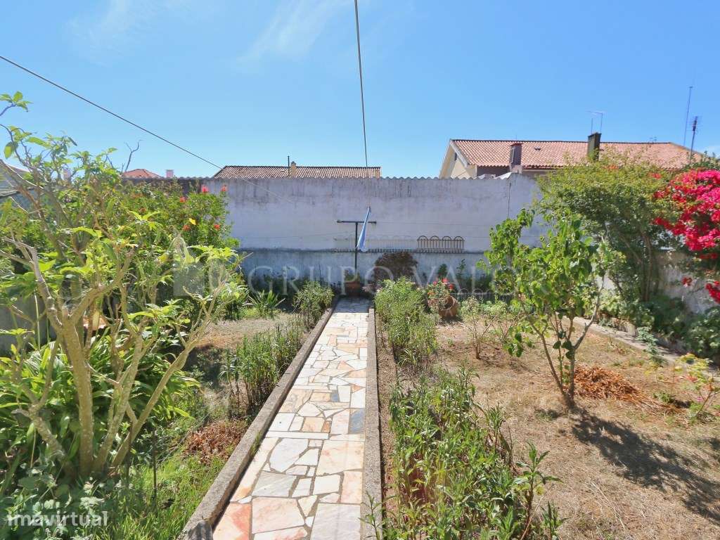 Moradia T4 com Garagem e Logradouro de 200m2 - Algueirão Mem Martins-39