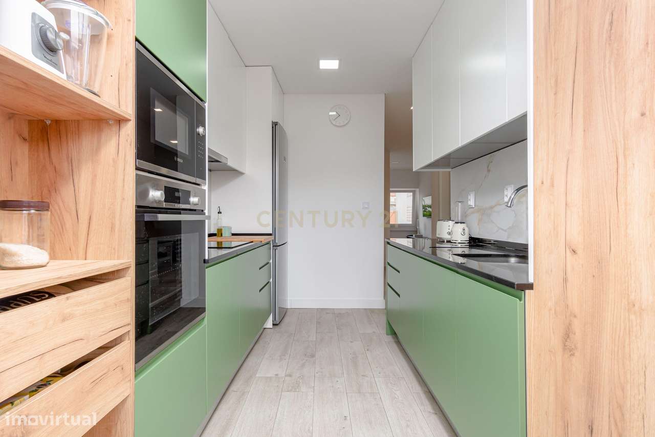 Apartamento T2 Mobilado no Centro de Almada – Excelente Localização-17