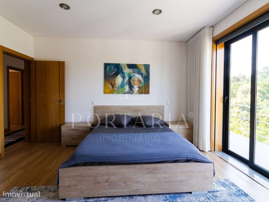 Fantástica moradia V4 isolada com piscina-19