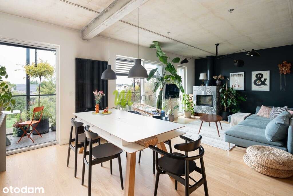 Stylowe, z kominkiem i dużym balkonem,