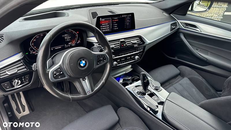 BMW Seria 5 530i xDrive Touring M Sport Edition - 31