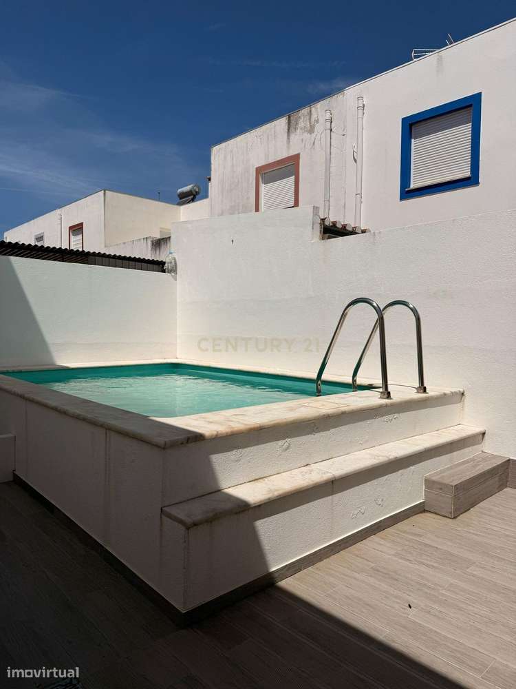 Magnifica T3 com Piscina no Corval-40