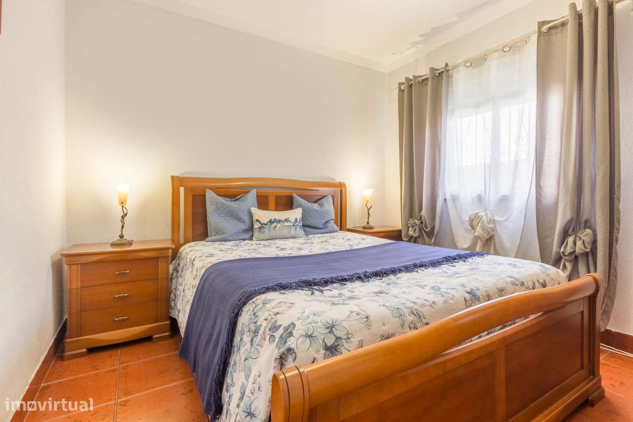 Moradia T2 com piscina e com Anexo T1 em Fernão Ferro, Seixal-18