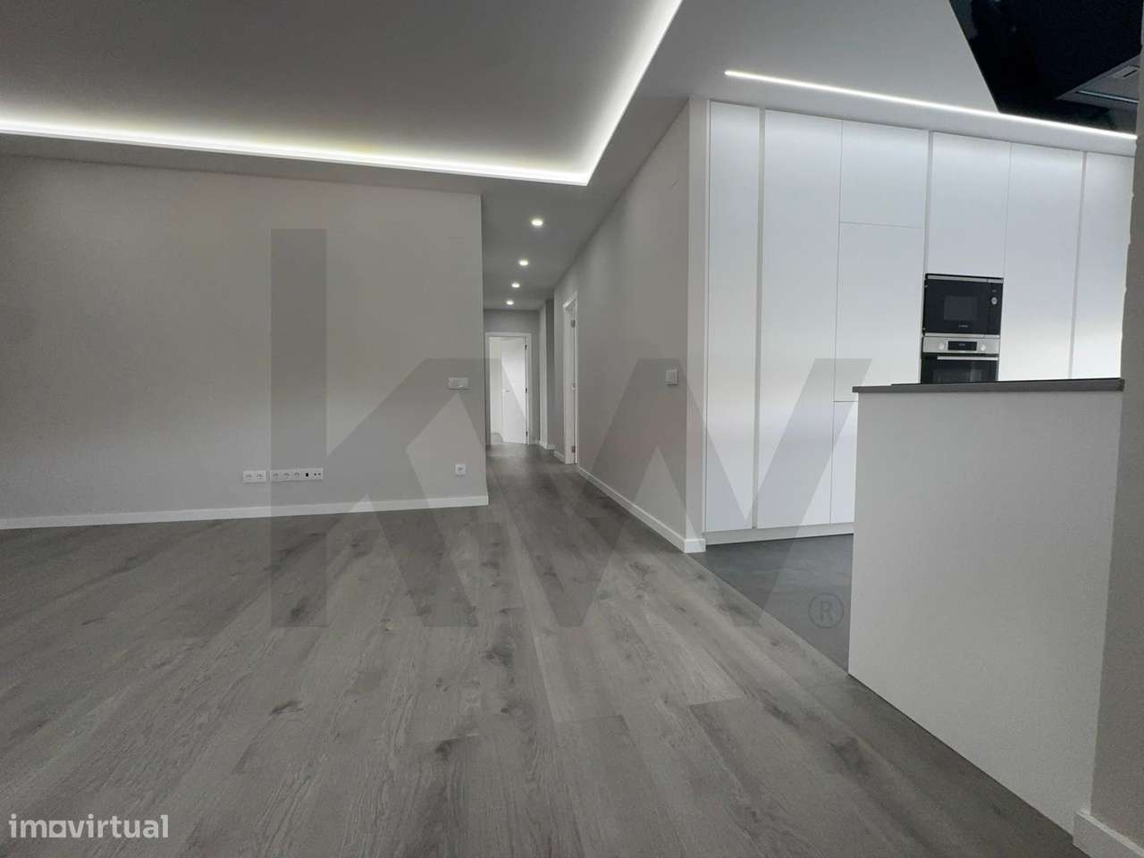 T3 Totalmente Remodelado com Quintal e Estacionamento – Caneças - Grande imagem: 3/19