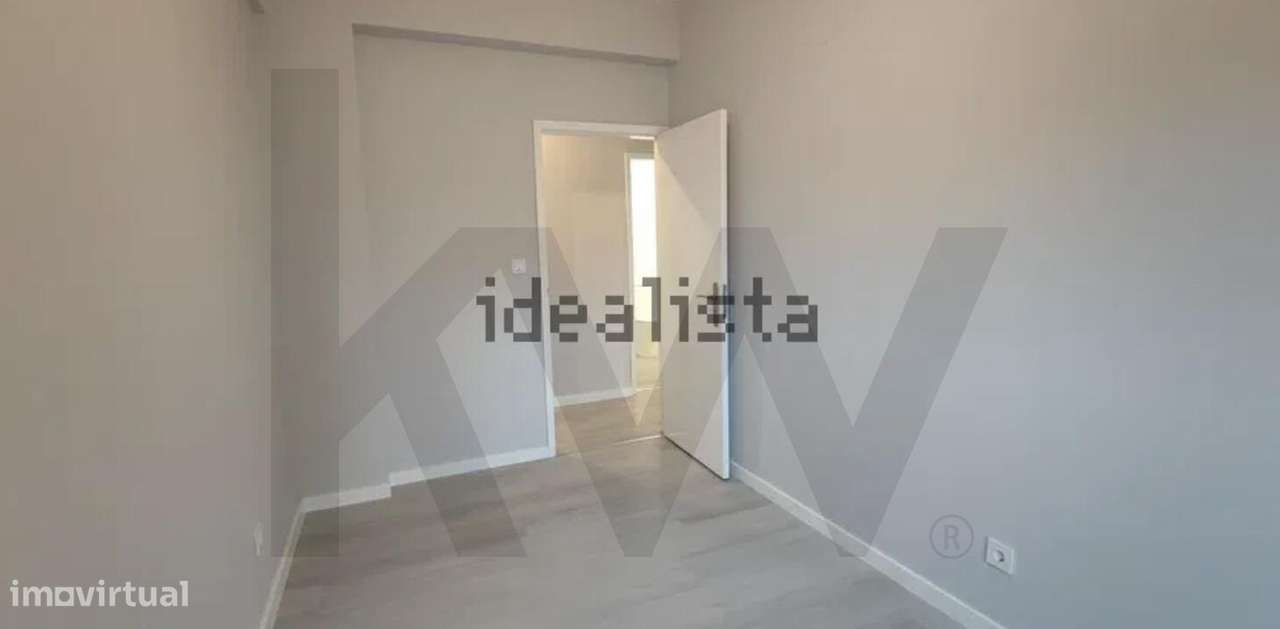 Apartamento T3 à venda no centro do Laranjeiro-8