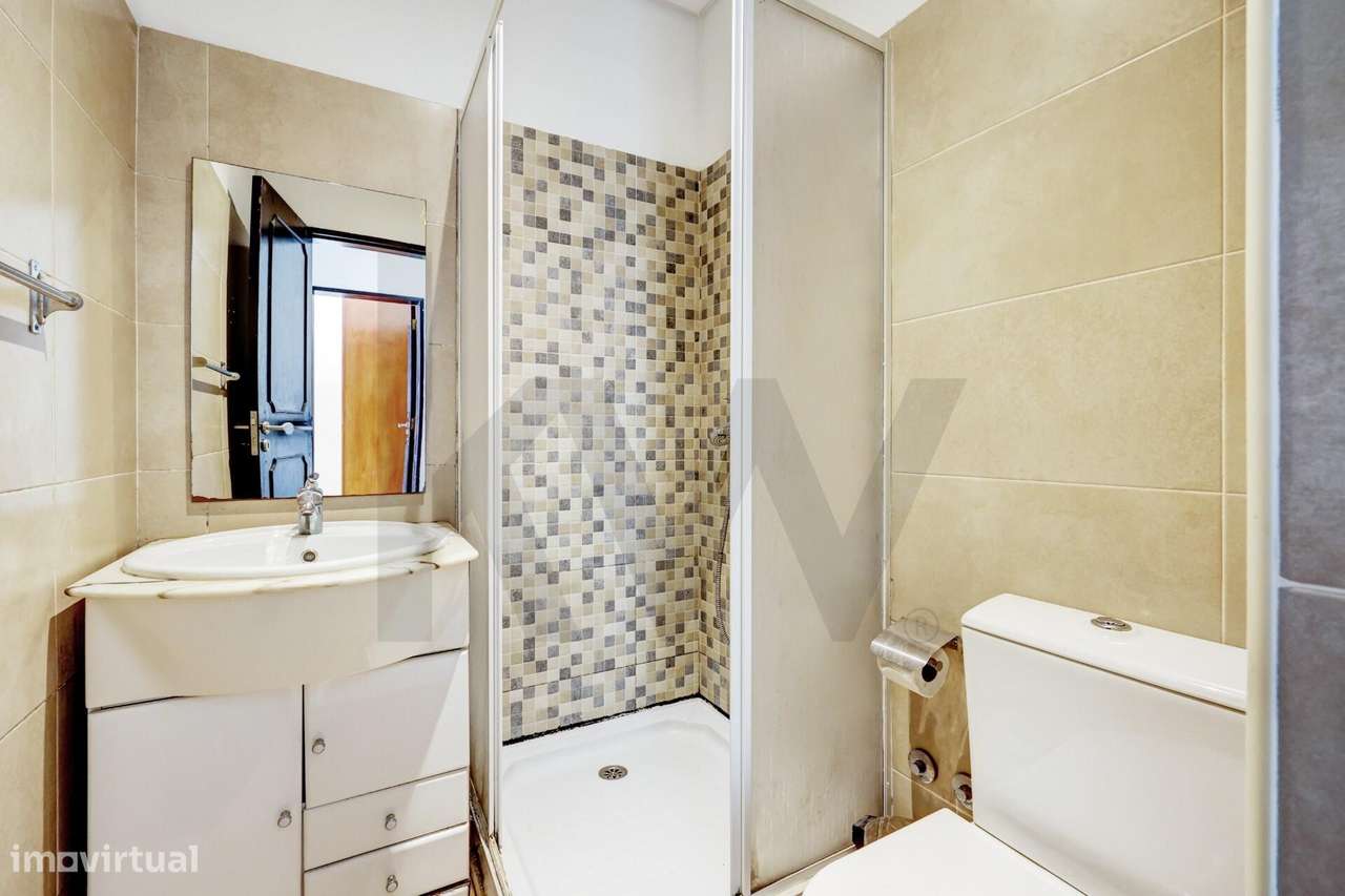 Apartamento T3 Monte da Caparica Rua General Humerto Delgado-25
