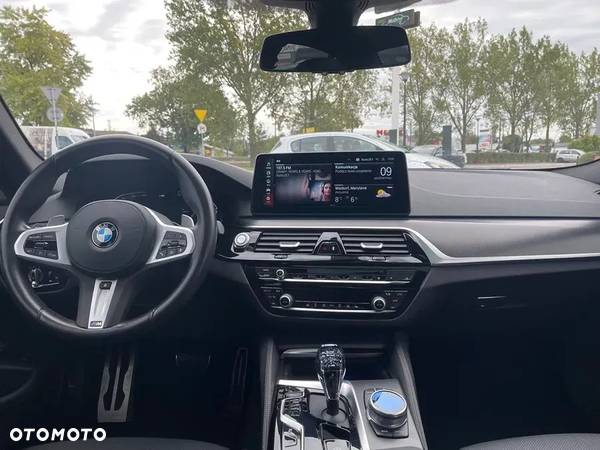 BMW Seria 5 540i xDrive - 17