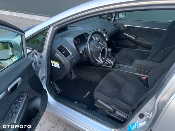 Honda Civic 1.8 Comfort - 11