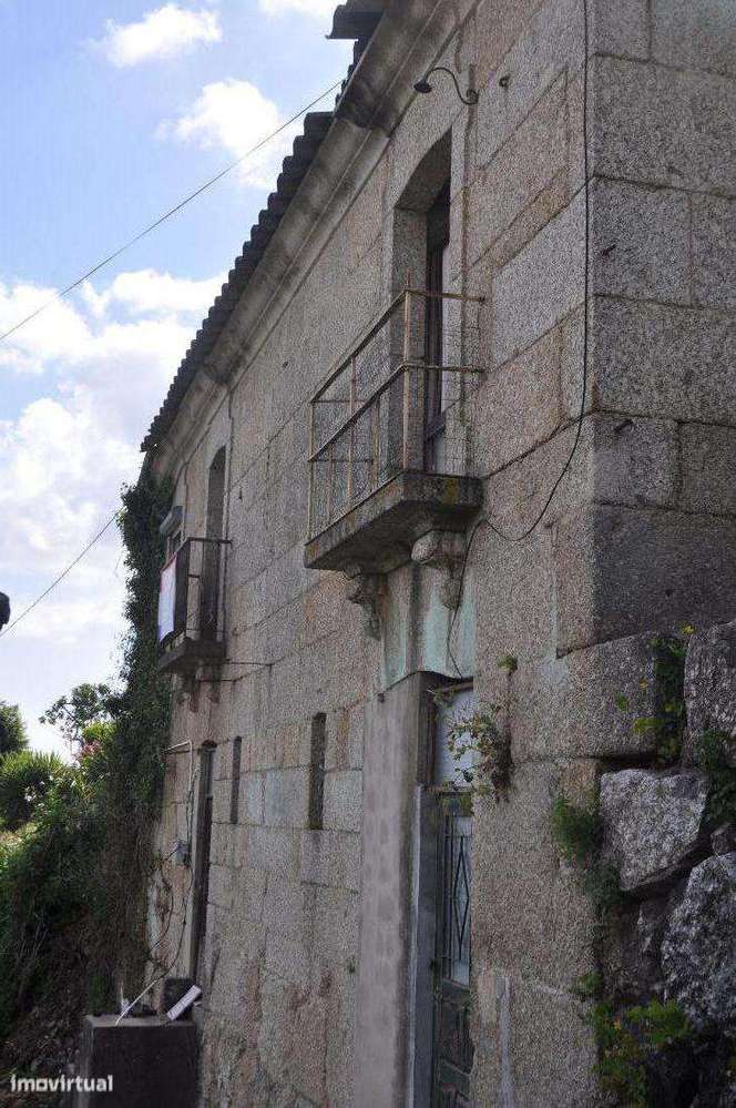 Casa para Restauro em Abação-0