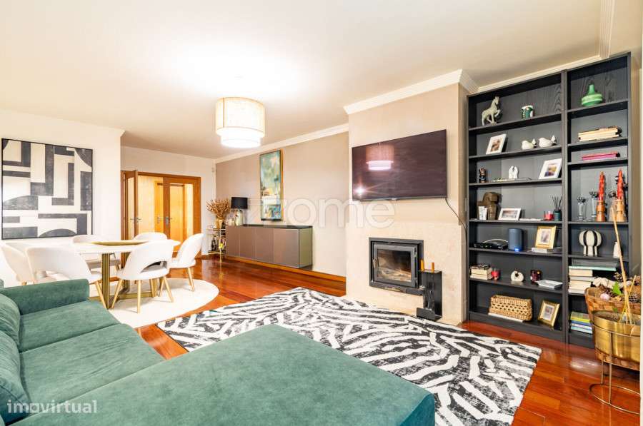 Apartamento T2+1 com Piscinas, Ginásio, Sala de Jogos e 2 Garagens-15