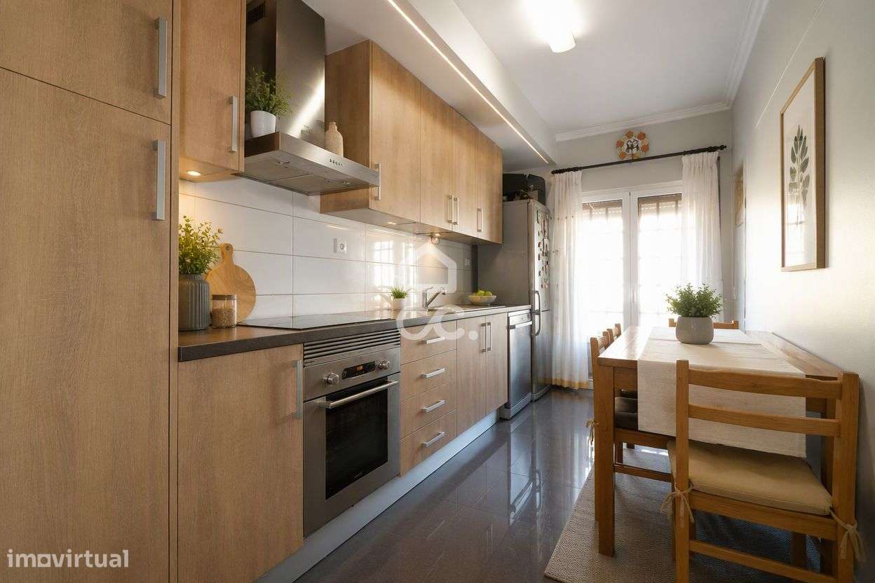 Apartamento T3 usado com 2 wc´s, varanda e ar-condicionado no Avelar.-0
