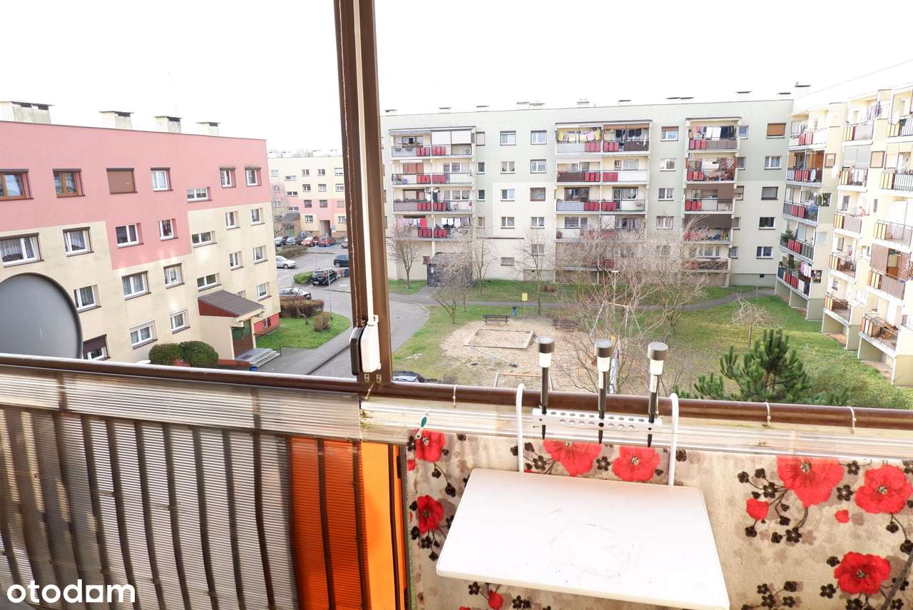 Trzypokojowe mieszkanie w bloku !!-7