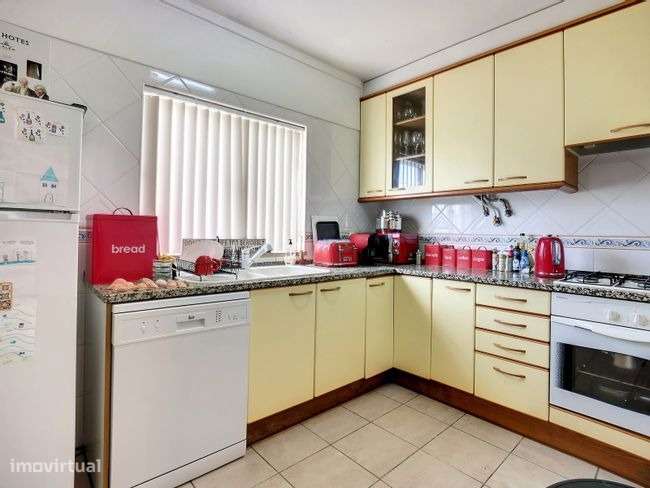 Moradia T3 em Localização Soberba para Arrendamento ao Ano - Grande imagem: 2/17