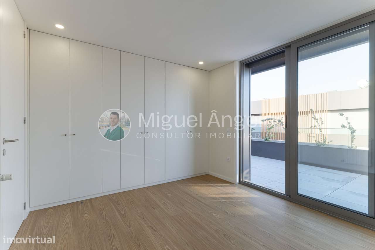 T3 Penthouse com terraços e três frentes no coração de Espinho-32
