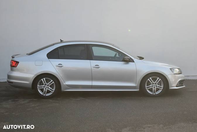 Volkswagen Jetta 2.0 TDI Comfortline - 6