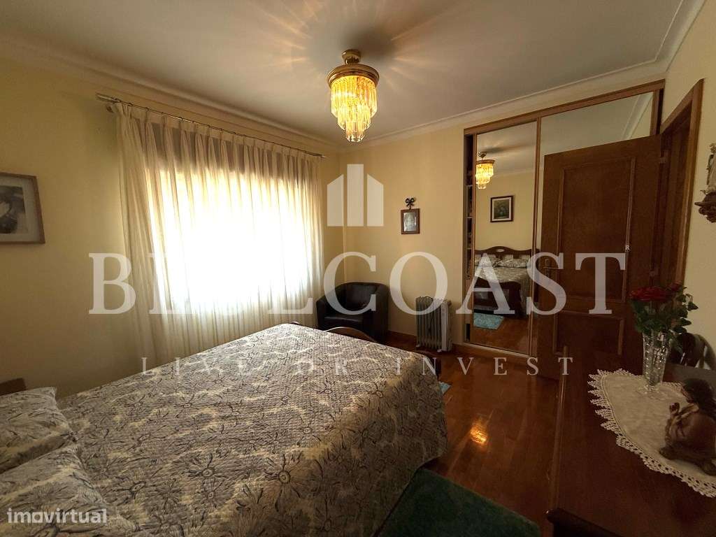 Moradia V4 com 3 Pisos - Espaço e Conforto-28