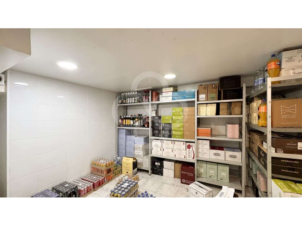 Restaurante a funcionar totalmente equipado na rua Gomes Freire Lisboa-6