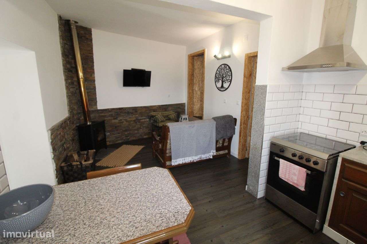 Moradia em Pedra Totalmente Recuperada - Grande imagem: 4/16