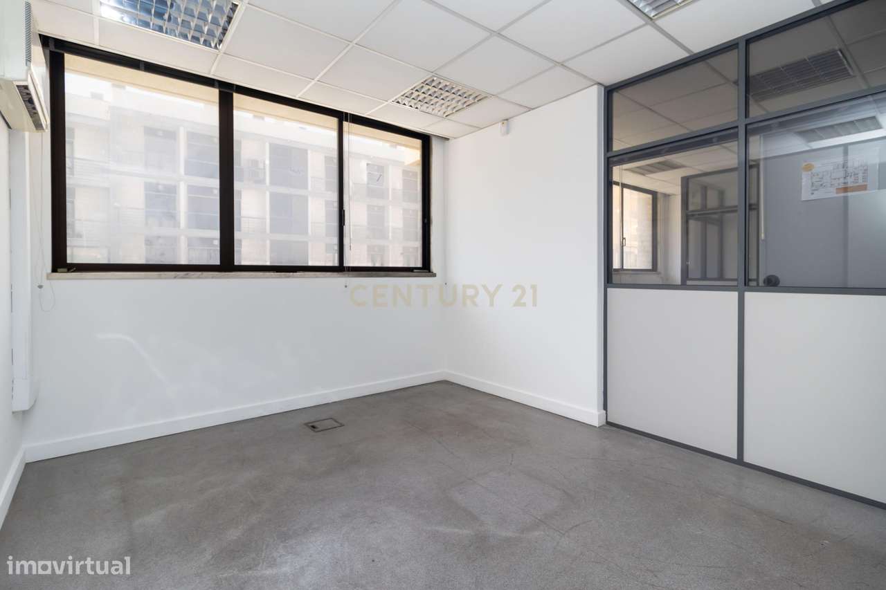 ESPAÇO COMERCIAL/SERVIÇOS com 311m2, para venda, no centro do Prior Ve-10