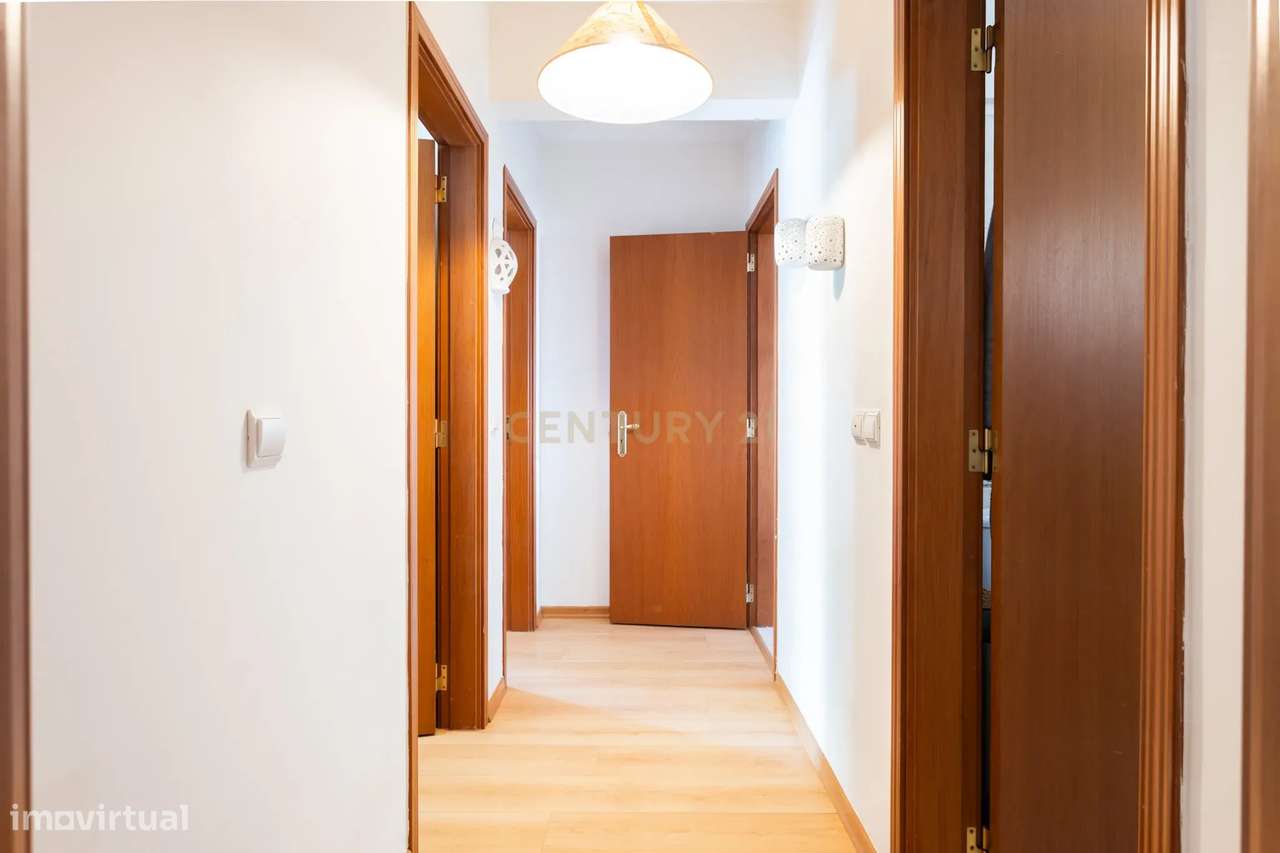 Apartamento T3 com Varanda em Barreiro - Oportunidade Única-9