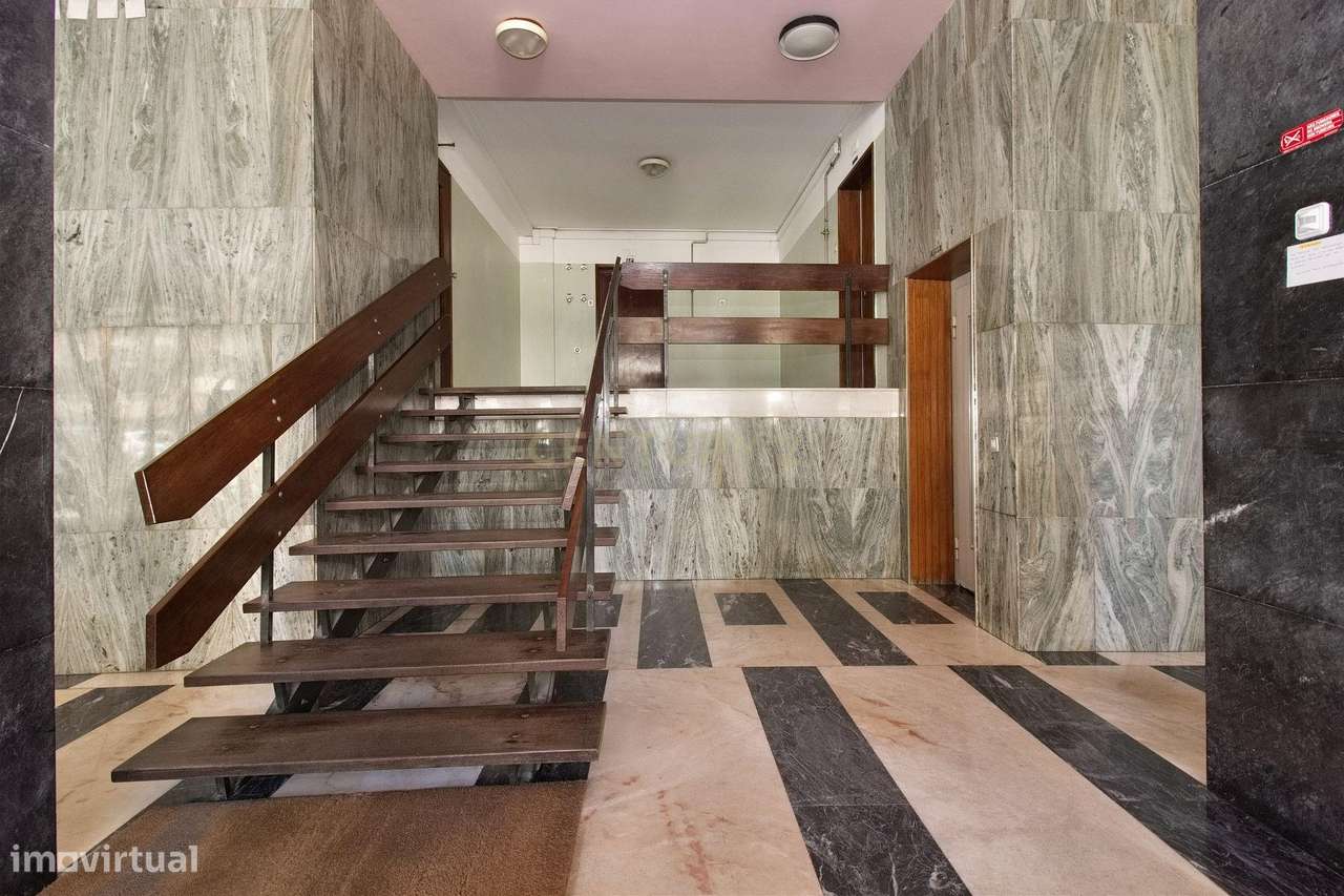 Apartamento T6 com Terraço e Vista 360º em Campolide - 314m²-38