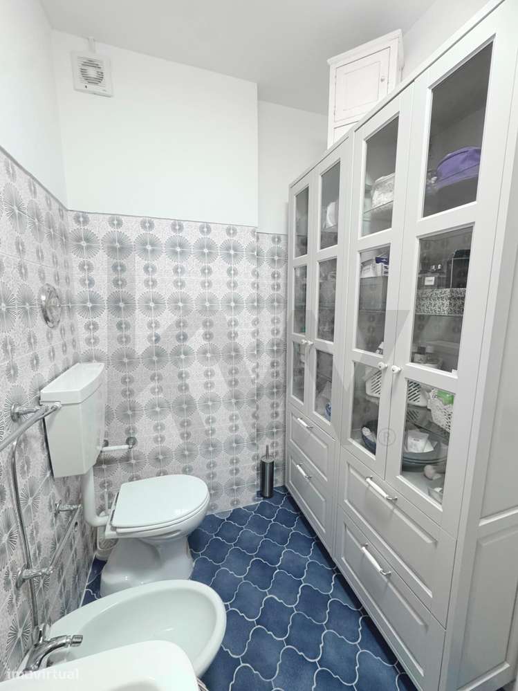 Excelente Oportunidade em Setúbal: T2 Parcialmente Renovado no Centro-16