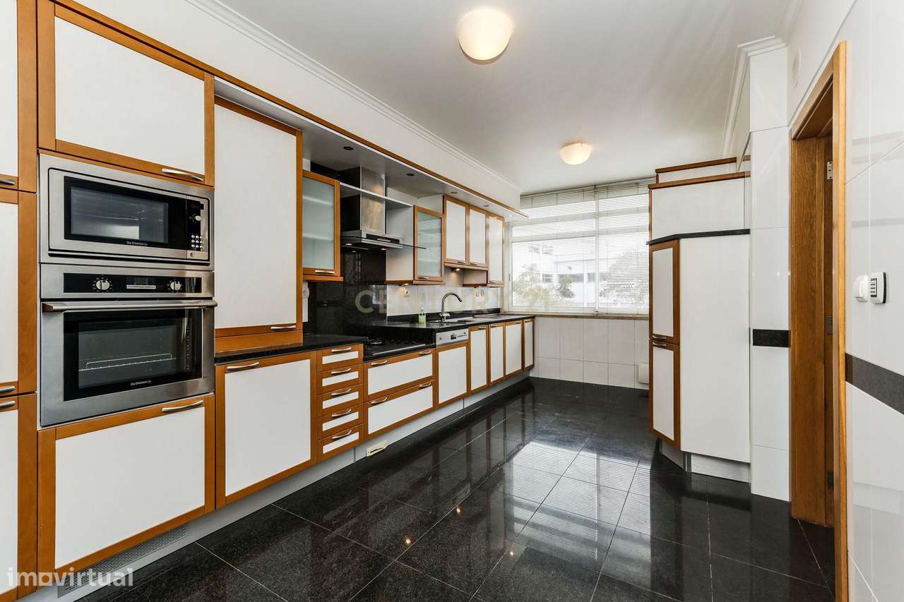 Apartamento T2 moderno, perto do Metro, garagem e arrecadação, Olaias - Grande imagem: 2/18