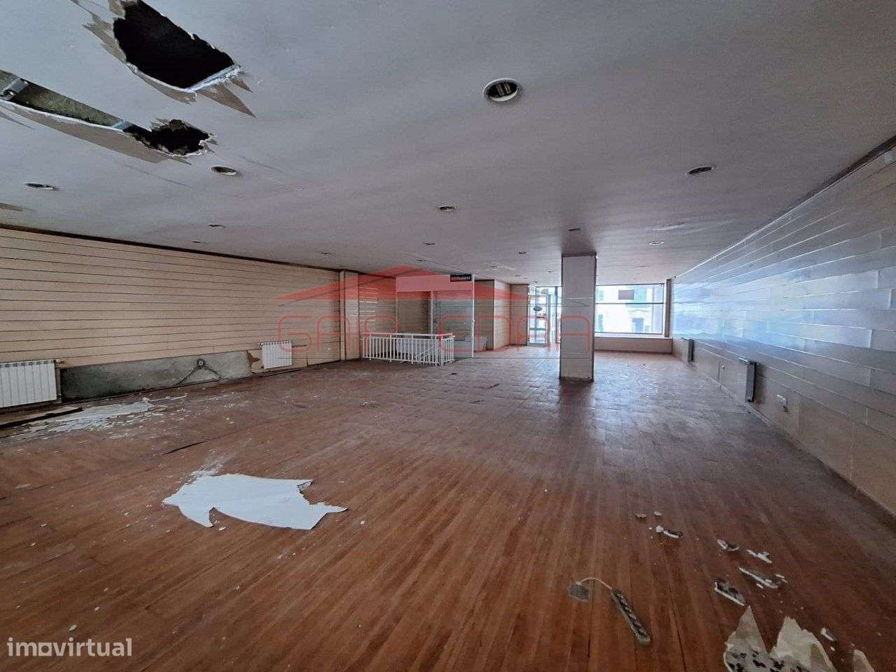 Loja  de 2 pisos centro de Viseu com montra para rua - Grande imagem: 5/19