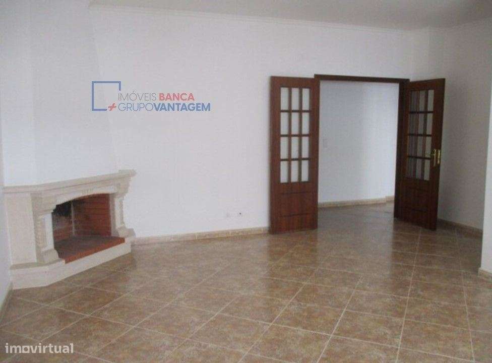 T2 com parqueamento e arrecadação, para venda em Santarém - Grande imagem: 2/7