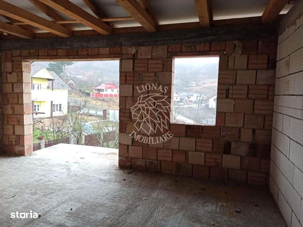 Casa la rosu 212 mp-terasa 25 mp-balcon 11 mp-teren 1034 mp-Teaca - Imagine principală: 3/8