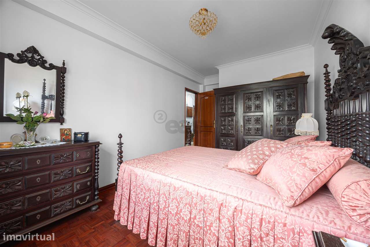 Apartamento T3 com 2 wc grande arrecadação e garagem Box (fração autón-10